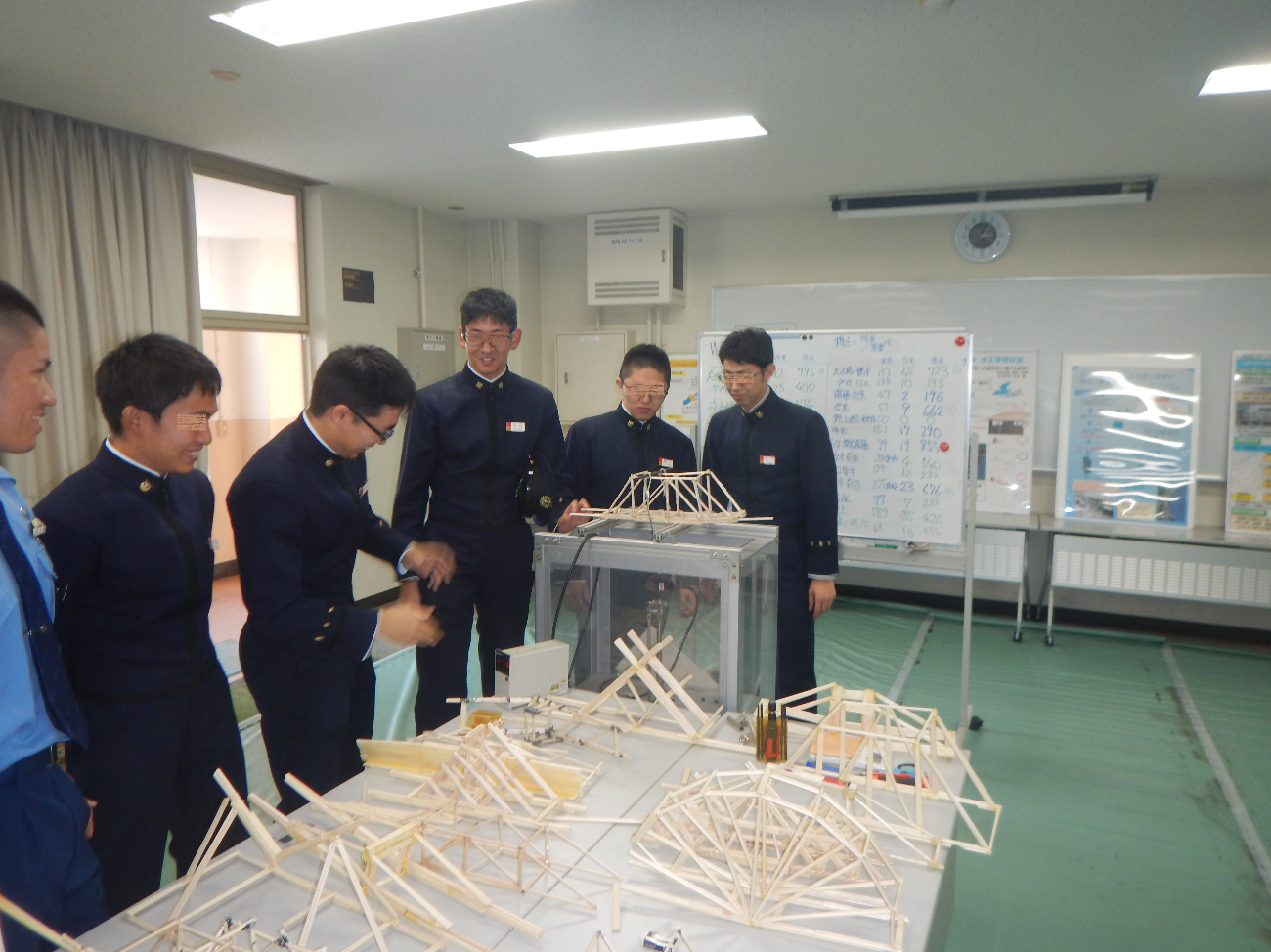 A scene of the Waribashi Bridge-contest Classic