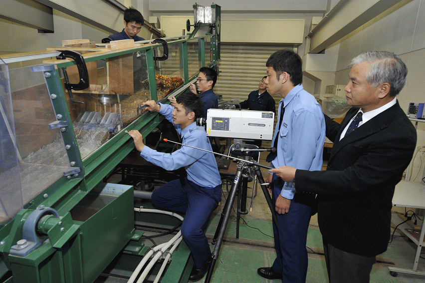 Experimental analysis of the permeable erosion control embankment reinforcement method